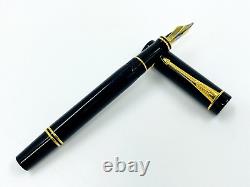 Parker Duofold Centennial Black Fountain Pen 18k Gold Medium Nib