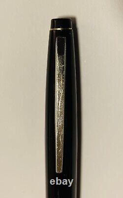 Stylo de poche Sailor 21K à pointe fine en noir avec garniture en or (409) avec encres Shikiori