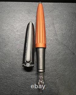 Stylo-plume Diplomat Aero en aluminium orange et noir, plume moyenne