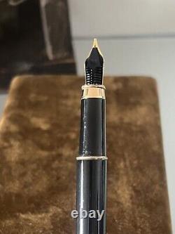 Stylo plume Diplomat Germany en laque noire, avec encre chinoise, marquage et style vintage.