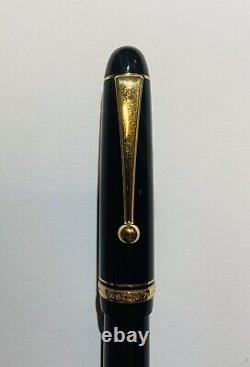 Stylo-plume Pilot Custom avec garniture en or noir, plume souple moyenne 14k, modèle 811 Con-70N et étui à stylo.