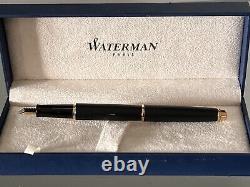 Stylo plume Waterman en laque noire et or avec cartouche et boîte
