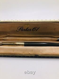 Stylo-plume héritage Parker 61 gris, plume en or 14 carats, taille moyenne, avec boîte, fabriqué en Angleterre.