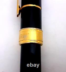 Stylo plume oversize en laque noire avec bagues dorées Yves Saint Laurent